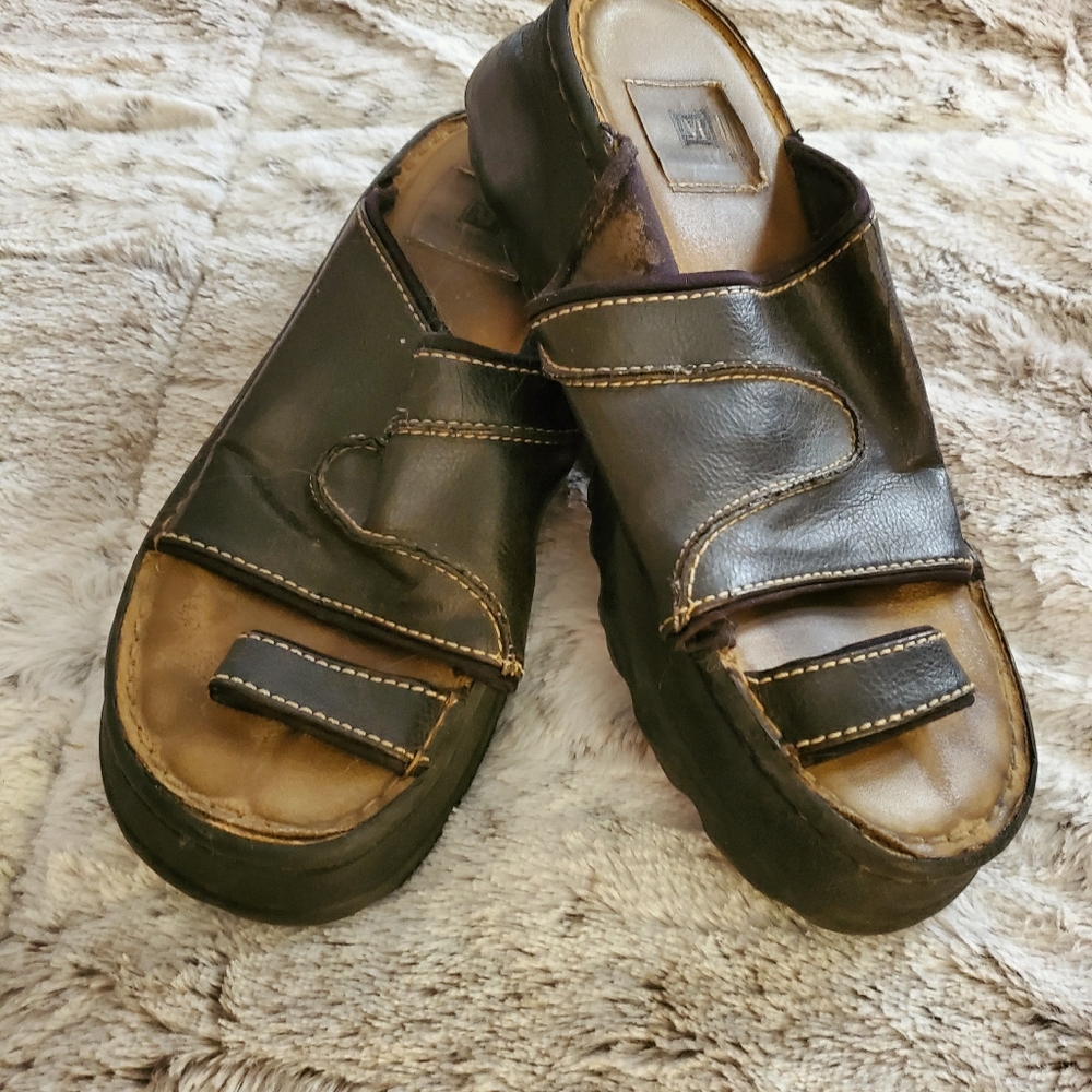 Sandles